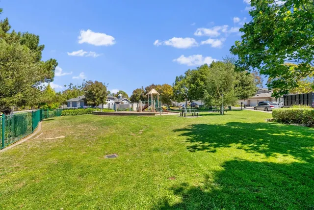 $1,198,000 | 133 Cliff Swallow Court, Brisbane, CA 94005