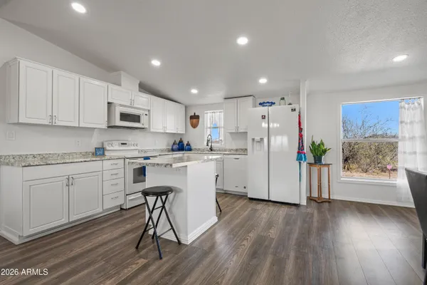 $285,900 | 5955 South Pintek Lane, Hereford, AZ 85615