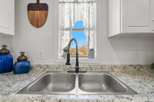 $285,900 | 5955 South Pintek Lane, Hereford, AZ 85615