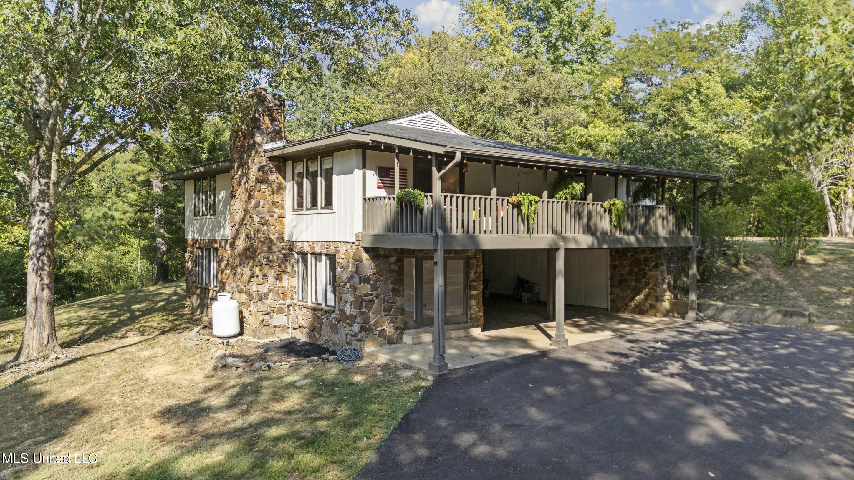 8702 Tulane Road Hernando, MS 38632 - Photo 42 of 50 42_dji_20250902163140_0118_d