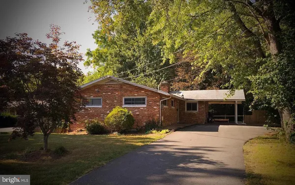 $3,400 | 9920 Pinehurst Avenue, Fairfax, VA 22030