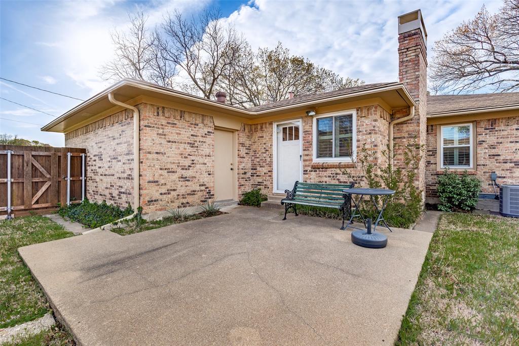 3019 Sharpview Lane Dallas, TX 75228 - Photo 21 of 26 a view of a house with backyard and sitting area