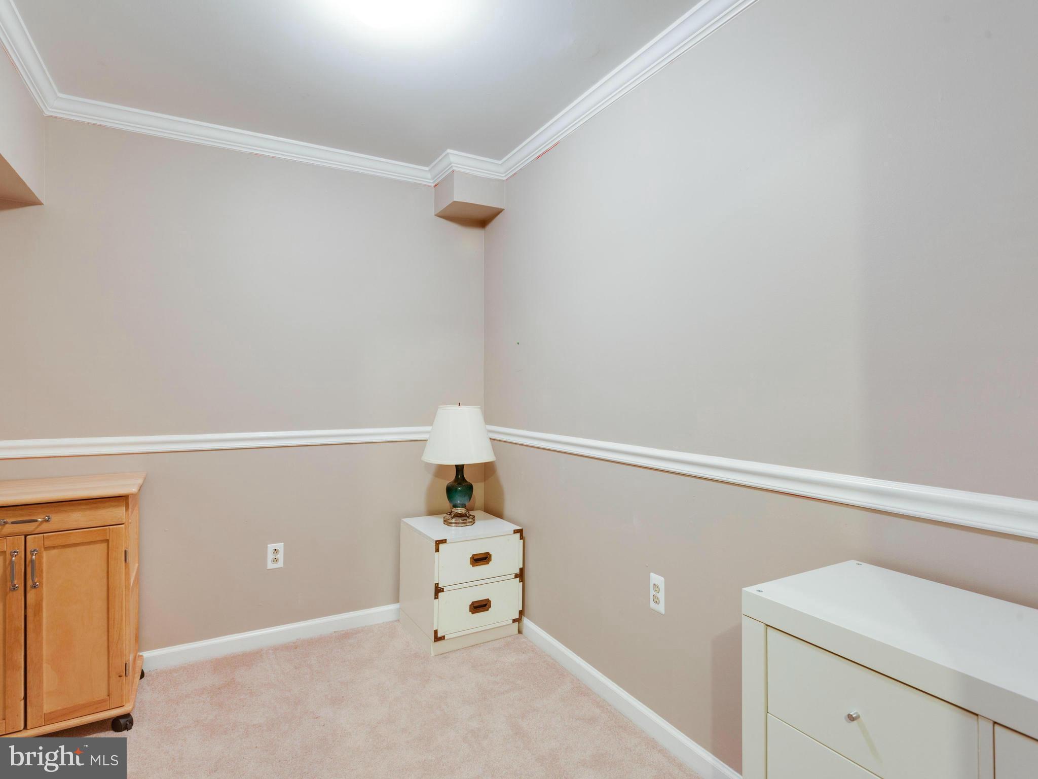 2334 Antiqua Court Reston, VA 20191 - Photo 18 of 30 a bathroom with a window