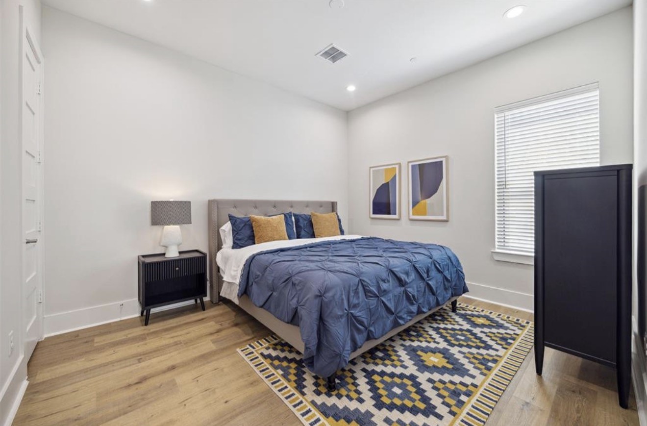 1618 Ojeman Road, Unit A Houston, TX 77055 - Photo 16 of 39 This spacious third floor bedroom also has a walk-in shower and en-suite bath.