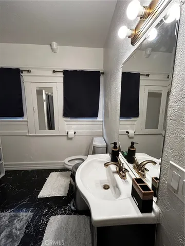 $5,000 | 4727 Oakwood Avenue, Los Angeles, CA 90004