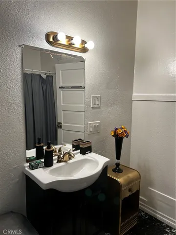 $5,000 | 4727 Oakwood Avenue, Los Angeles, CA 90004