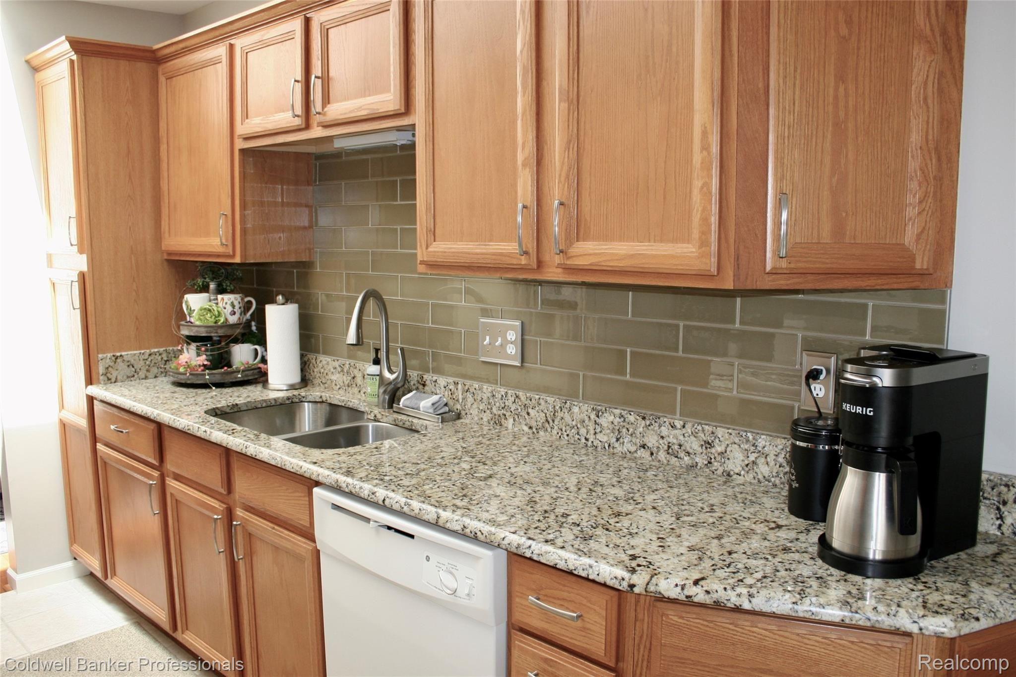 18347 Pleasant Valley Drive Macomb, MI 48044 - Photo 22 of 55 fullsizeoutput_532.jpeg