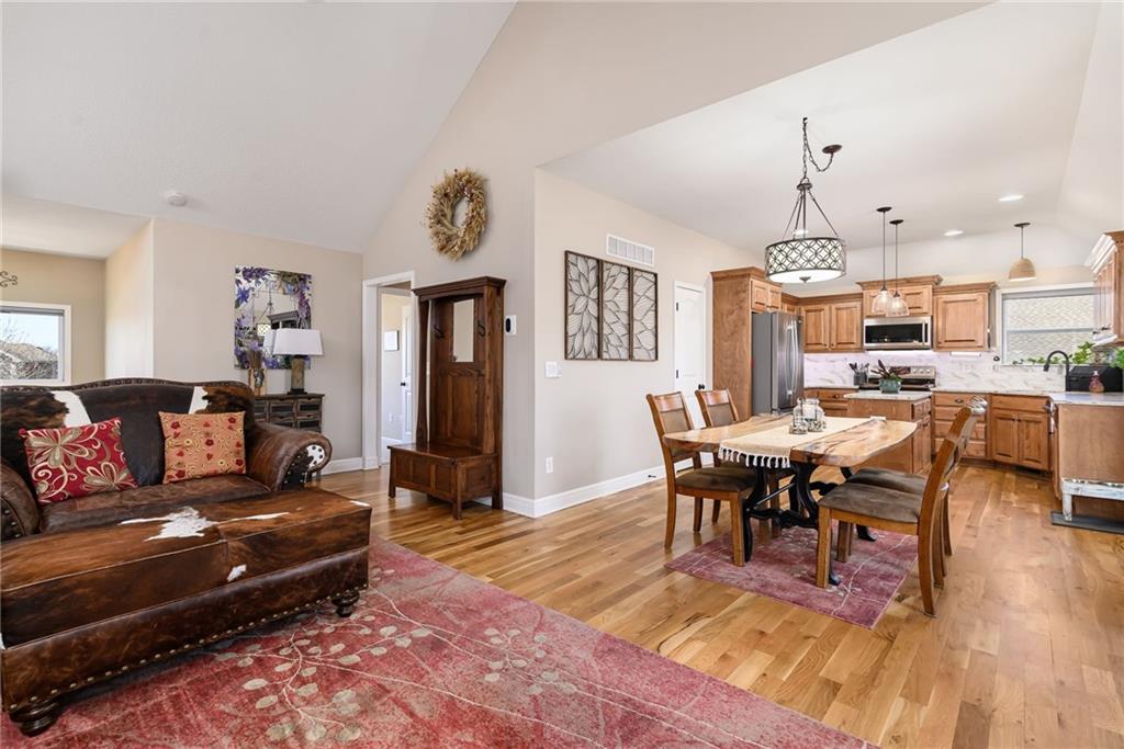 6987 141st Street Basehor, KS 66007 - Photo 6 of 31