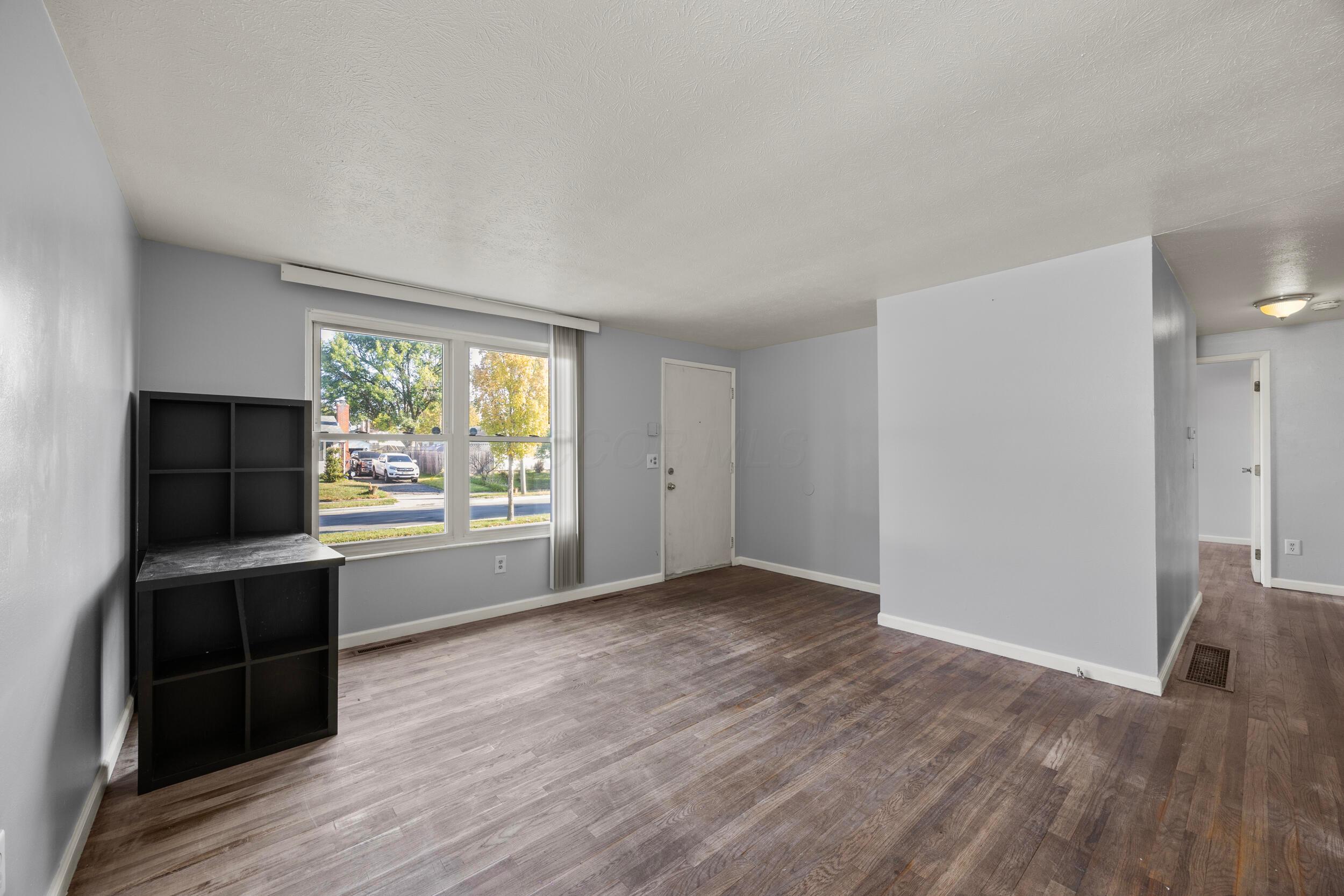 3881 Lexmont Road South Columbus, OH 43228 - Photo 6 of 26 8_4x3a8730