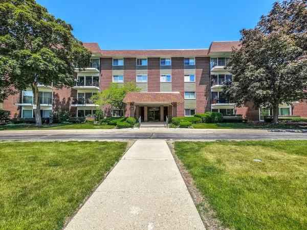 $247,500 | 1025 South Fernandez Avenue, Unit S1, Arlington Heights, IL 60005