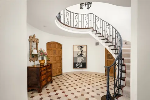 a view of entryway with a front door