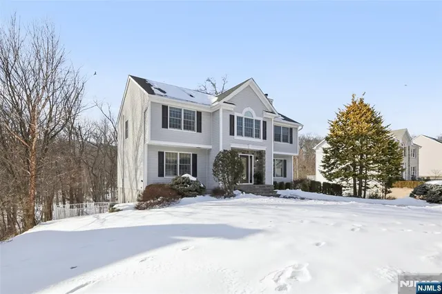 $929,999 | 130 Tamboer Drive, North Haledon, NJ 07508