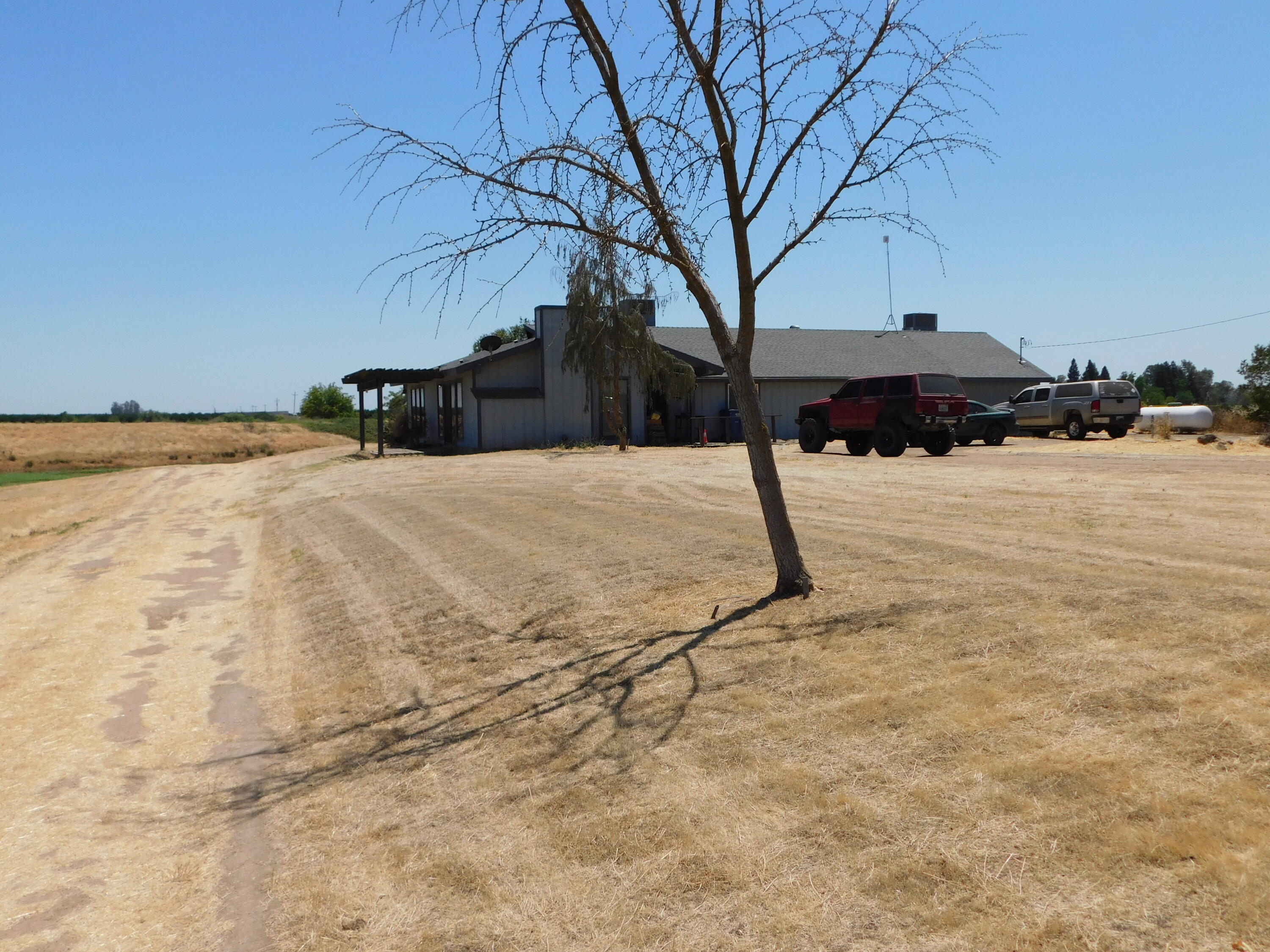 20367 Goodfellow Avenue Reedley, CA 93654 - Photo 1 of 123 10