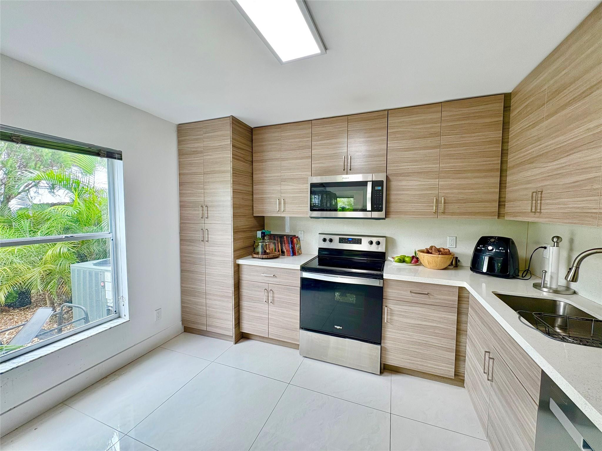 4832 Grapevine Way Davie, FL 33331 - Photo 7 of 22 Photo 7