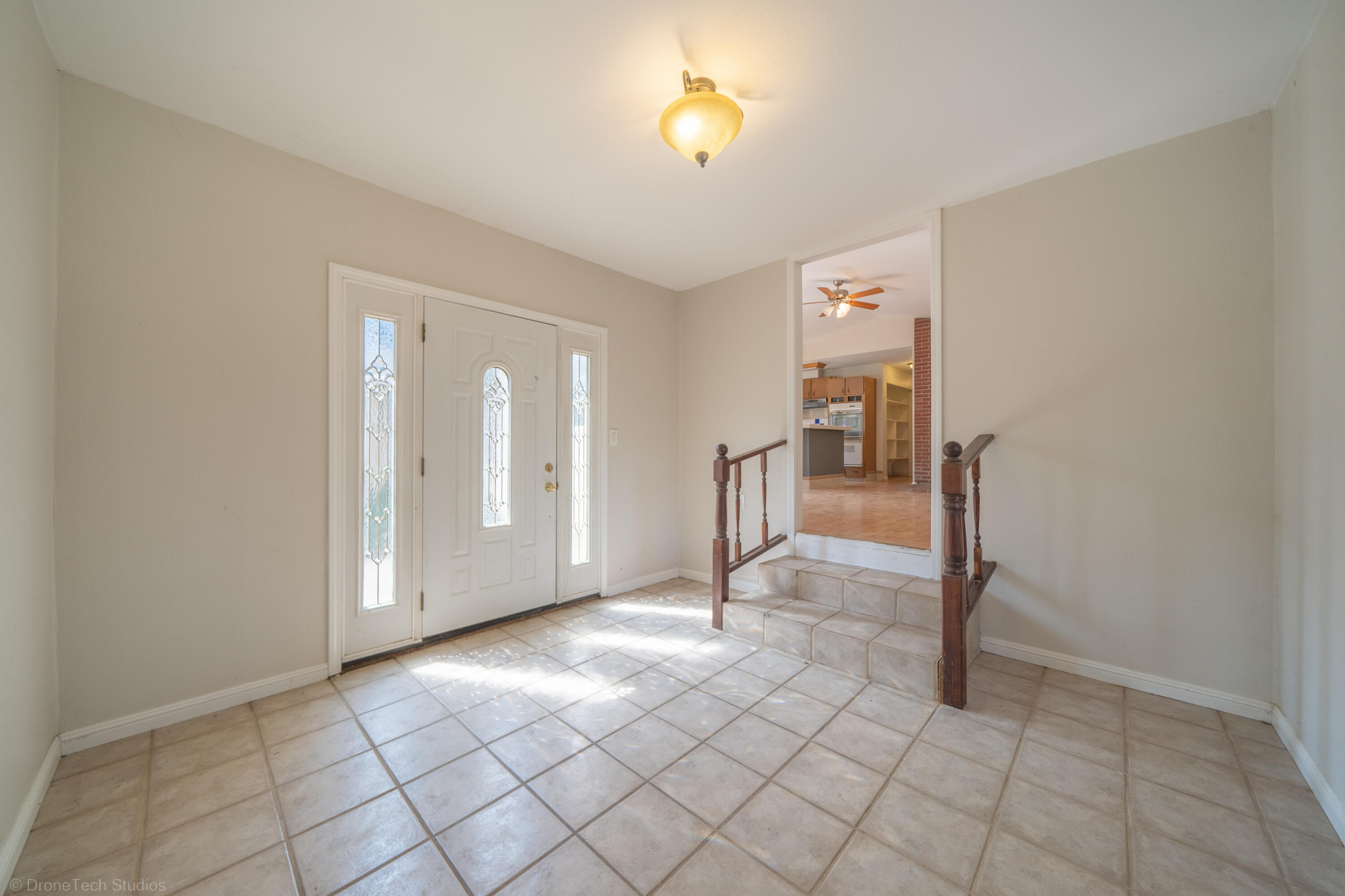 7673 Happy Valley Road Anderson, CA 96007 - Photo 8 of 72 Foyer