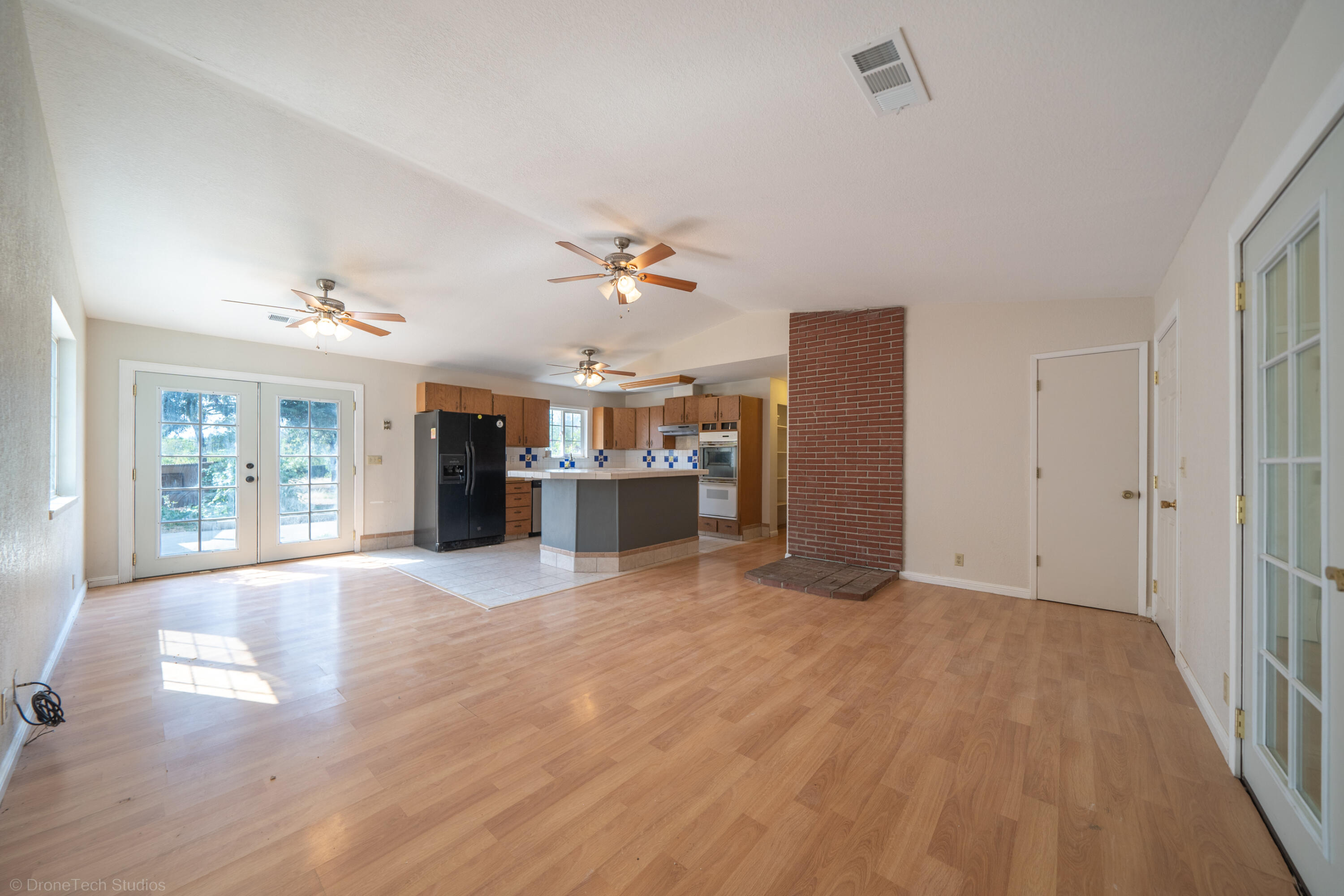 7673 Happy Valley Road Anderson, CA 96007 - Photo 9 of 72 Kitchen/dining/family room