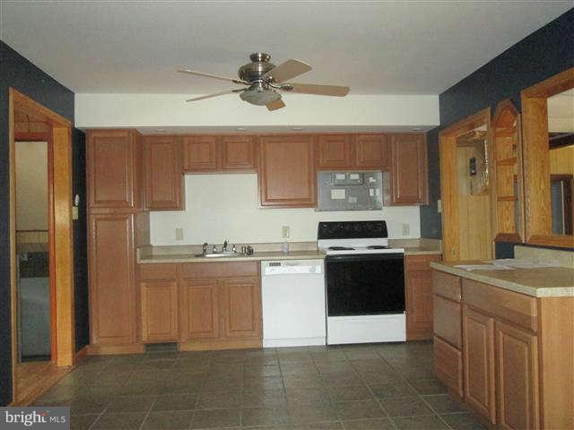 1585 Colony Road Pasadena, MD 21122 - Photo 10 of 25 Kitchen
