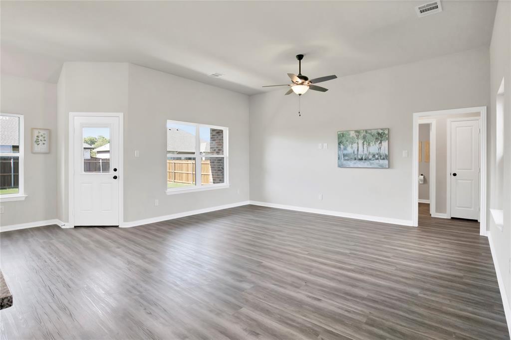 115 Panther Loop Mabank, TX 75147 - Photo 10 of 29 Easy-care tilt windows for easy maintenance!