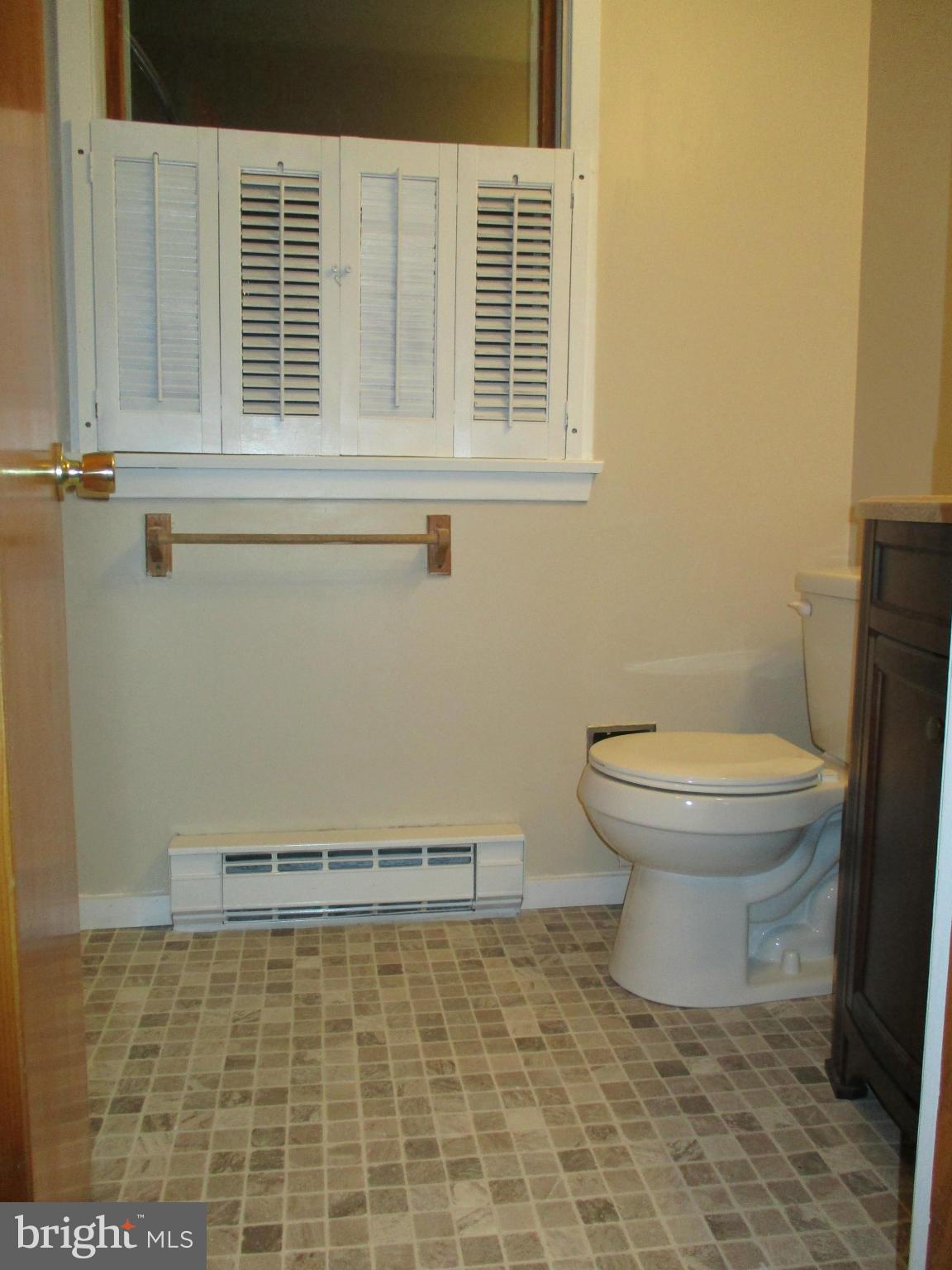 14906 Viewcrest Road Southwest Cumberland, MD 21502 - Photo 14 of 25 2nd Level Bathroom