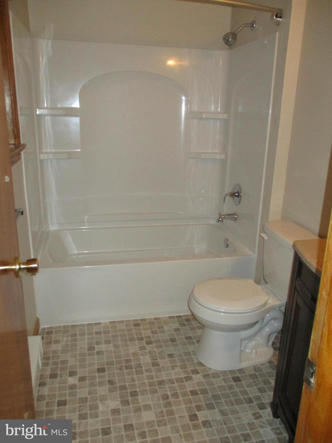 14906 Viewcrest Road Southwest Cumberland, MD 21502 - Photo 15 of 25 Bath (Master)
