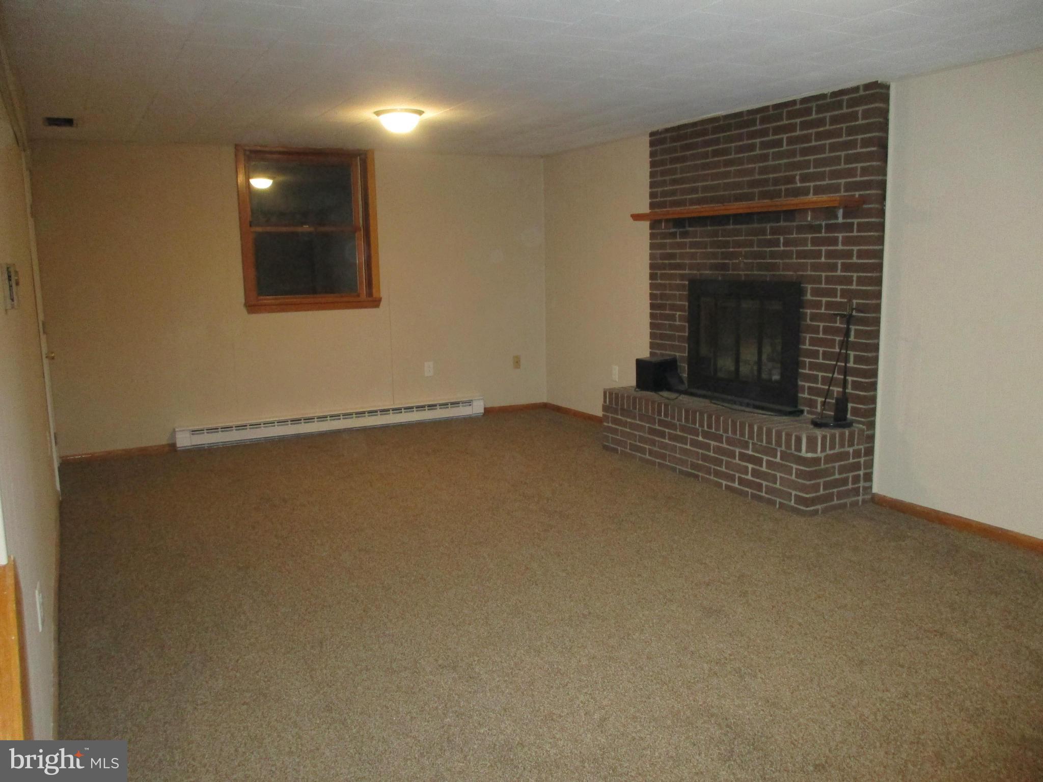 14906 Viewcrest Road Southwest Cumberland, MD 21502 - Photo 17 of 25 Family Room