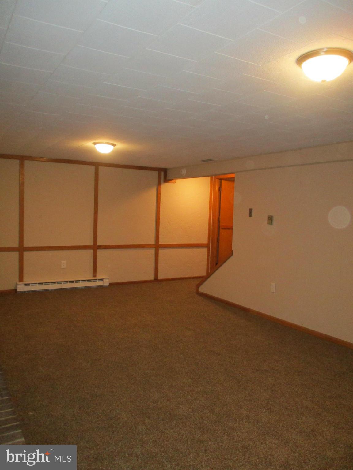 14906 Viewcrest Road Southwest Cumberland, MD 21502 - Photo 18 of 25 Family Room 2nd View