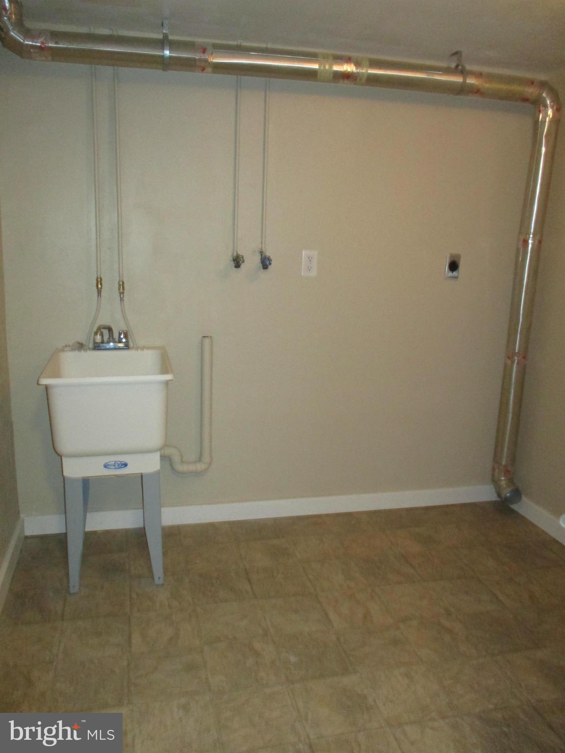 14906 Viewcrest Road Southwest Cumberland, MD 21502 - Photo 20 of 25 Laundry Room
