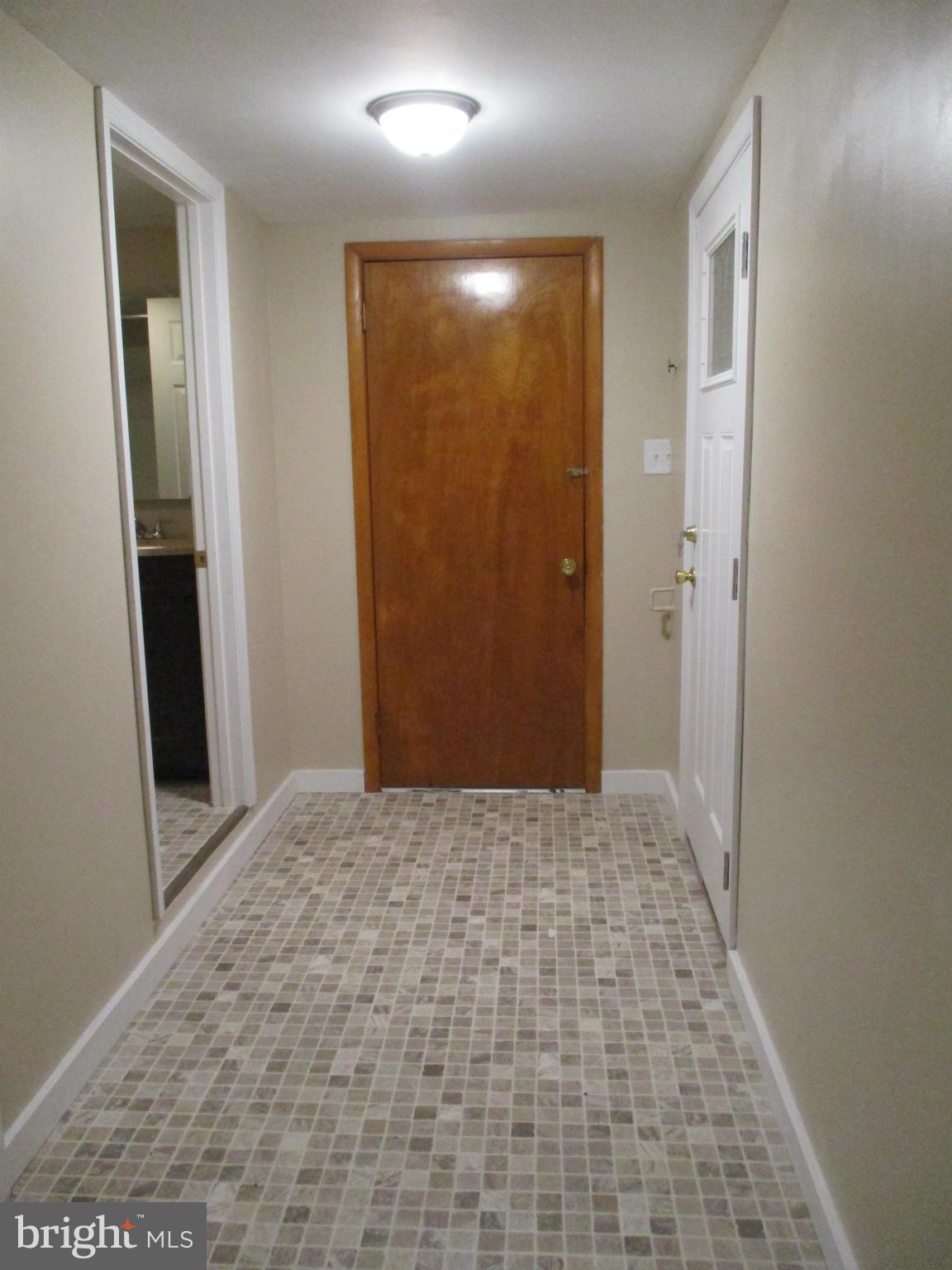 14906 Viewcrest Road Southwest Cumberland, MD 21502 - Photo 21 of 25 Lower Level Entry Foyer
