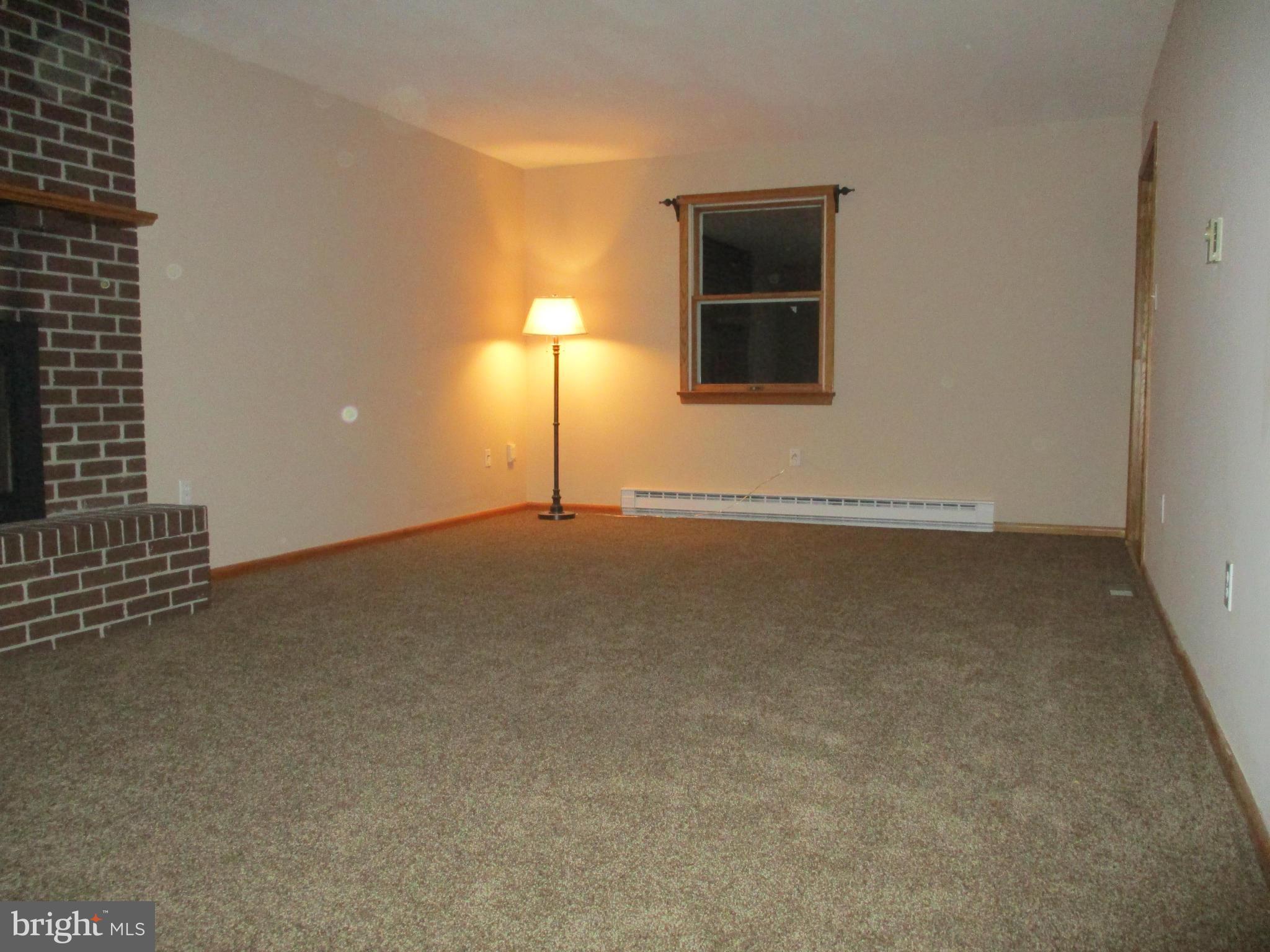 14906 Viewcrest Road Southwest Cumberland, MD 21502 - Photo 5 of 25 Living Room