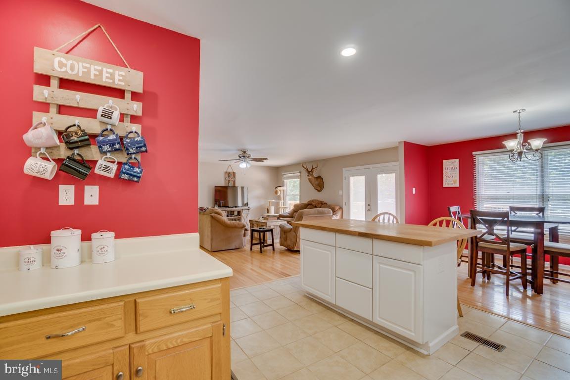 27390 Big H Ranch Road Culpeper, VA 22701 - Photo 11 of 33 Extra counter space!