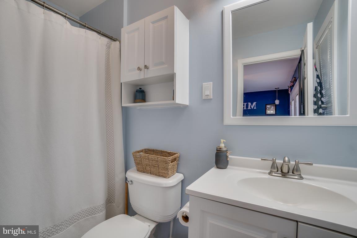 27390 Big H Ranch Road Culpeper, VA 22701 - Photo 15 of 33 Master bedroom white cabinetry!