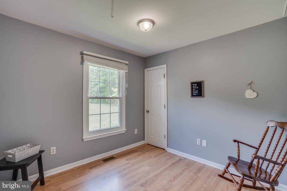 27390 Big H Ranch Road Culpeper, VA 22701 - Photo 19 of 33 Bedroom #3 lovely fresh paint!