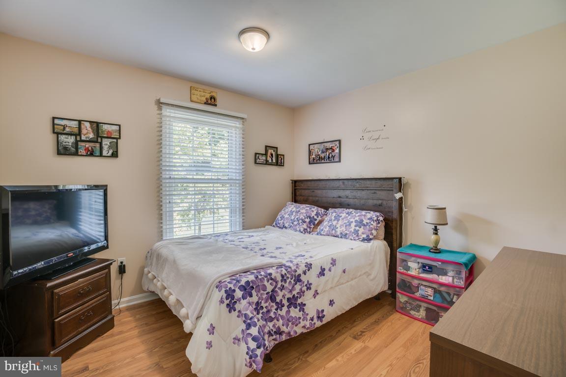 27390 Big H Ranch Road Culpeper, VA 22701 - Photo 22 of 33 Bedroom #2 has laminate flooring