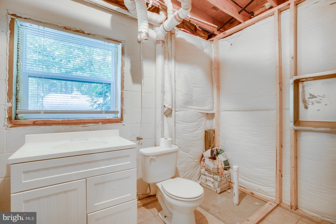 27390 Big H Ranch Road Culpeper, VA 22701 - Photo 26 of 33 Toilet works, sink conveys but not installed yet