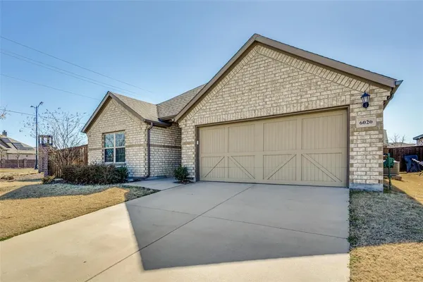 $2,200 | 6020 Halton Dr., Aubrey, TX 76227