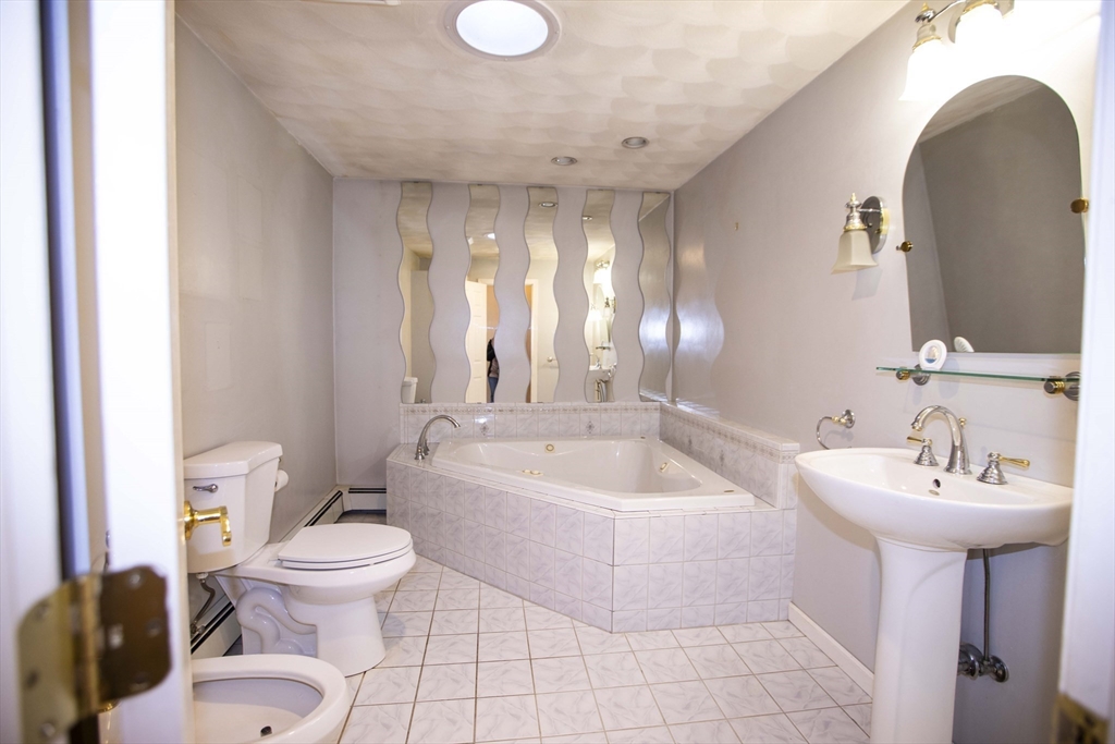 795 Old Warren Road Swansea, MA 02777 - Photo 14 of 34 Gallery Image 14
