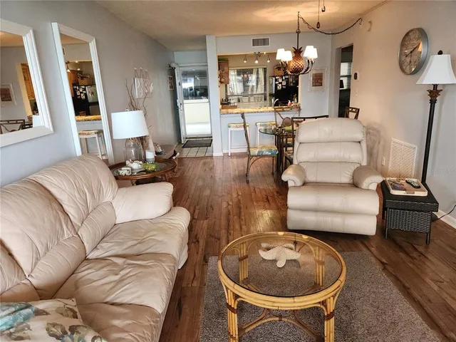 $2,200 | 6291 Bahia Del Mar Circle, Unit 110, St. Petersburg, FL 33715