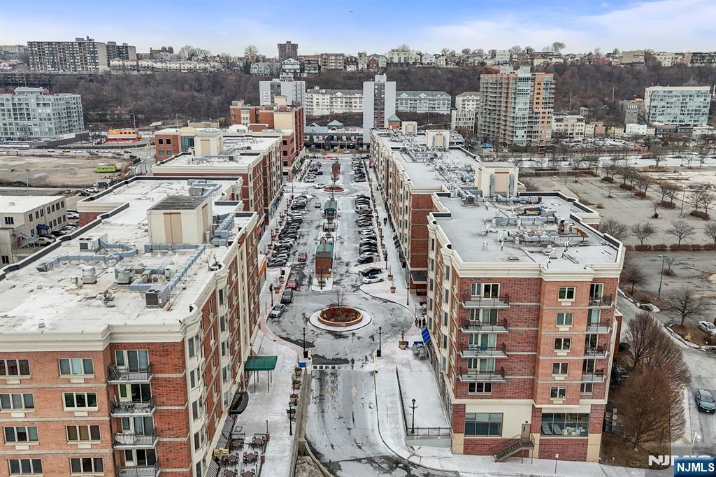 344 The Promenade, Unit 344 Edgewater, NJ 07020 - Photo 43 of 44 a view of a city
