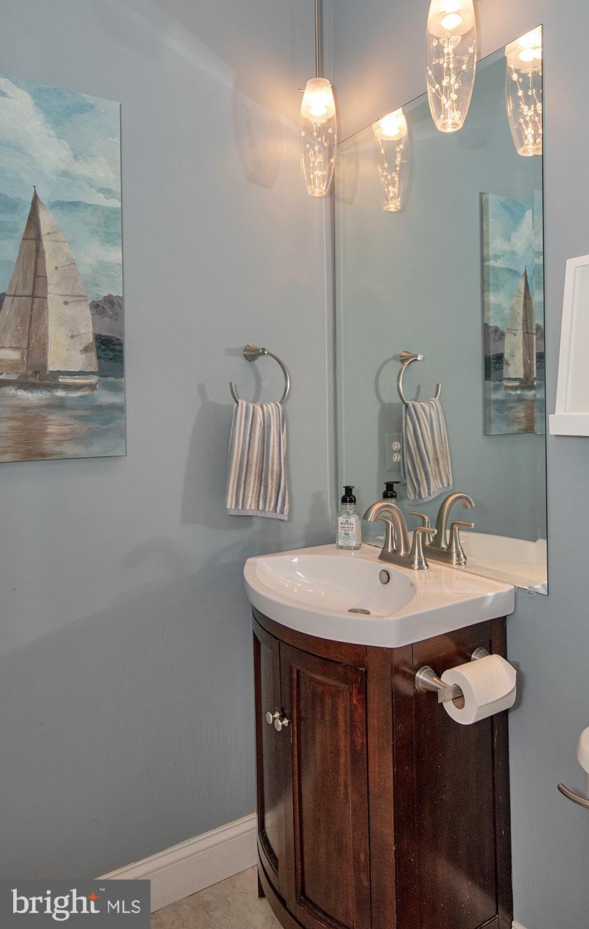 1203 Night Star Court Reston, VA 20194 - Photo 15 of 39 Powder Room