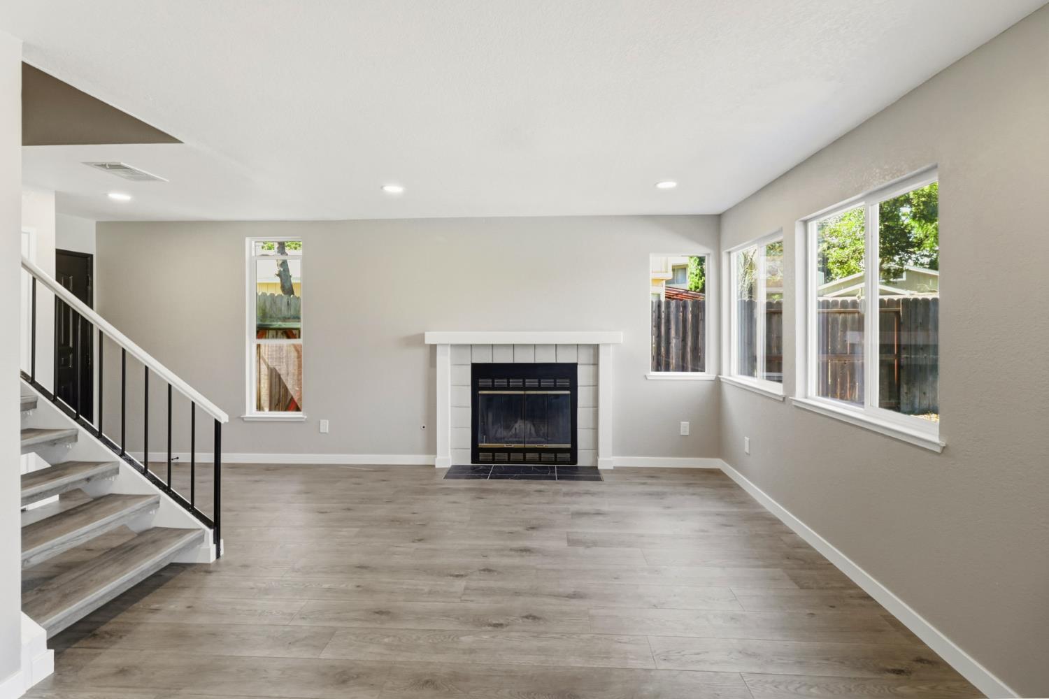 7521 Delta Pointe Way Sacramento, CA 95823 - Photo 8 of 48