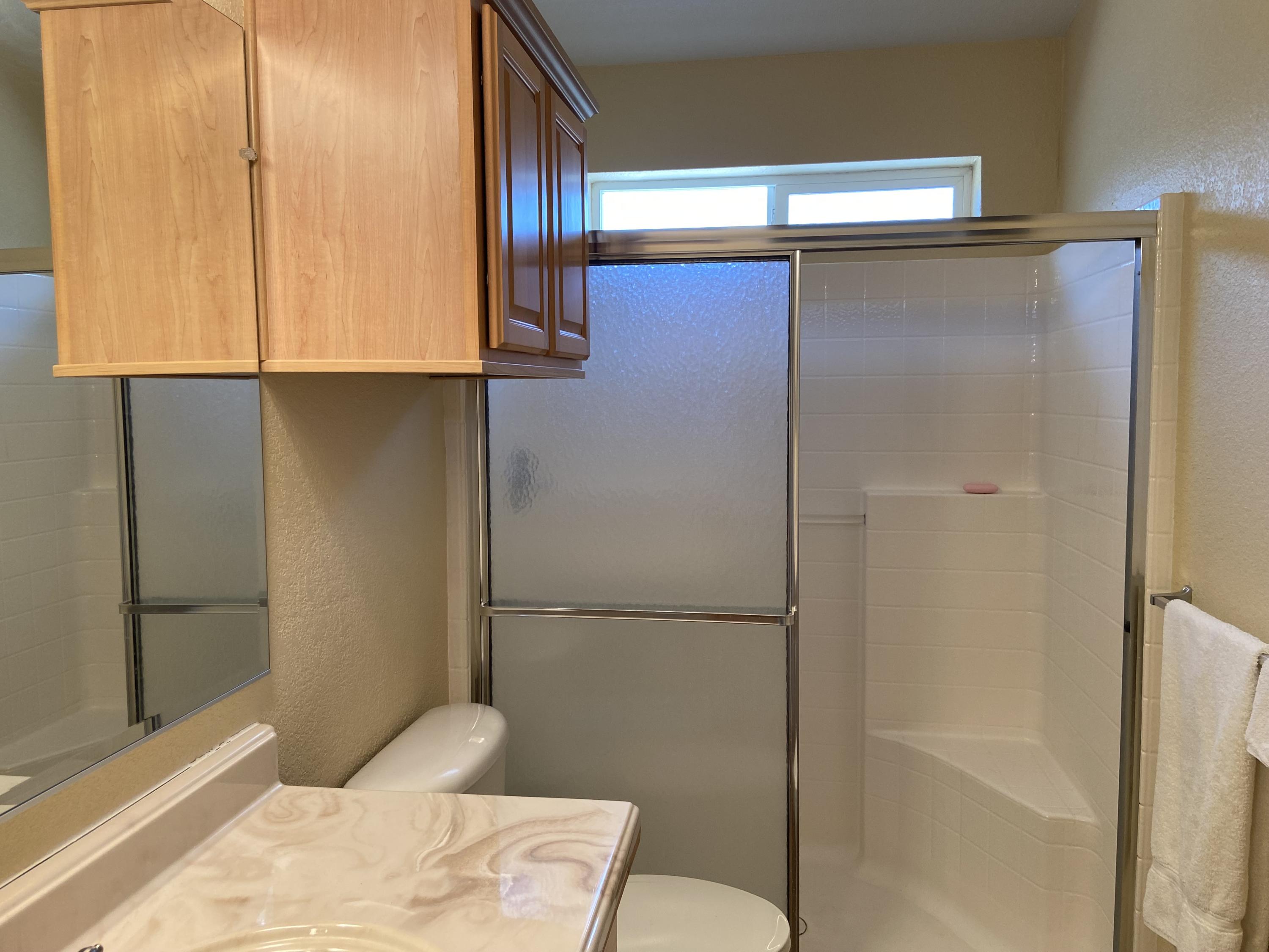 40844 Ferndale Drive Three Rivers, CA 93271 - Photo 23 of 38 Hall bath