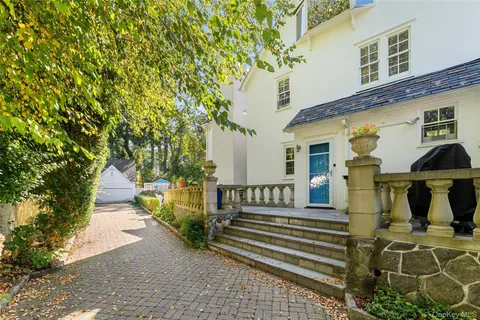 a view of a house with backyard and sitting area