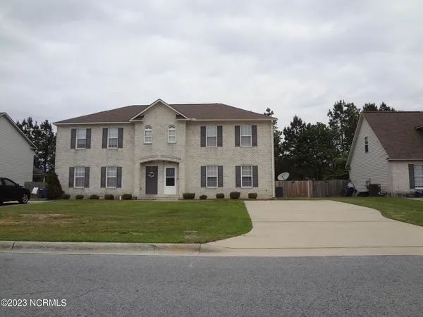 $1,900 | 205 South Pointe Drive, Unit B, Winterville, NC 28590