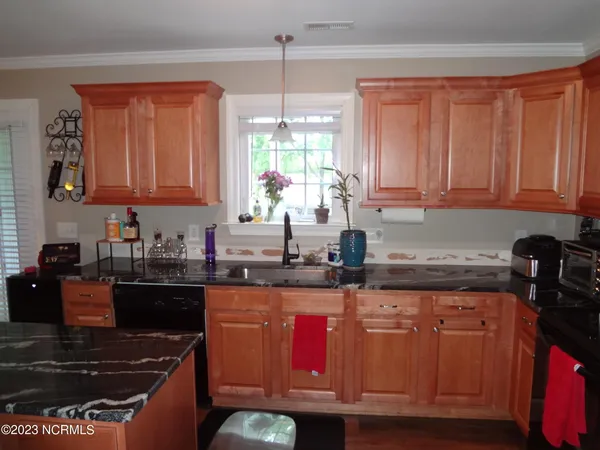 $1,900 | 205 South Pointe Drive, Unit B, Winterville, NC 28590