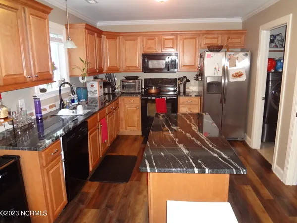 $1,900 | 205 South Pointe Drive, Unit B, Winterville, NC 28590