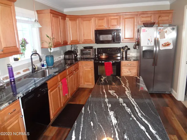 $1,900 | 205 South Pointe Drive, Unit B, Winterville, NC 28590