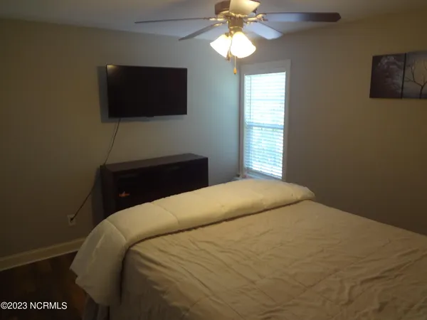 $1,900 | 205 South Pointe Drive, Unit B, Winterville, NC 28590