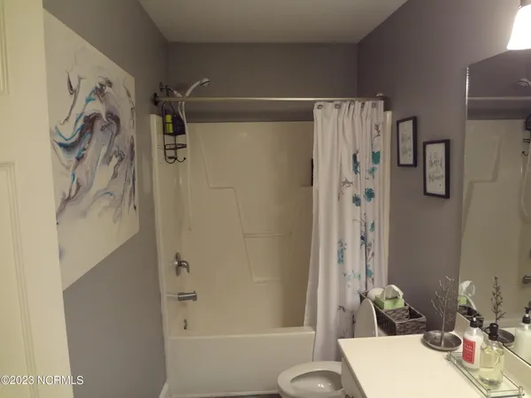 $1,900 | 205 South Pointe Drive, Unit B, Winterville, NC 28590