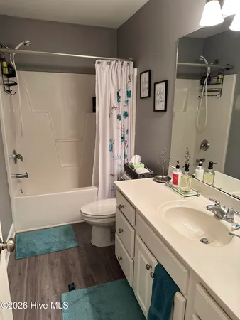 $1,900 | 205 South Pointe Drive, Unit B, Winterville, NC 28590