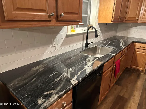 $1,900 | 205 South Pointe Drive, Unit B, Winterville, NC 28590